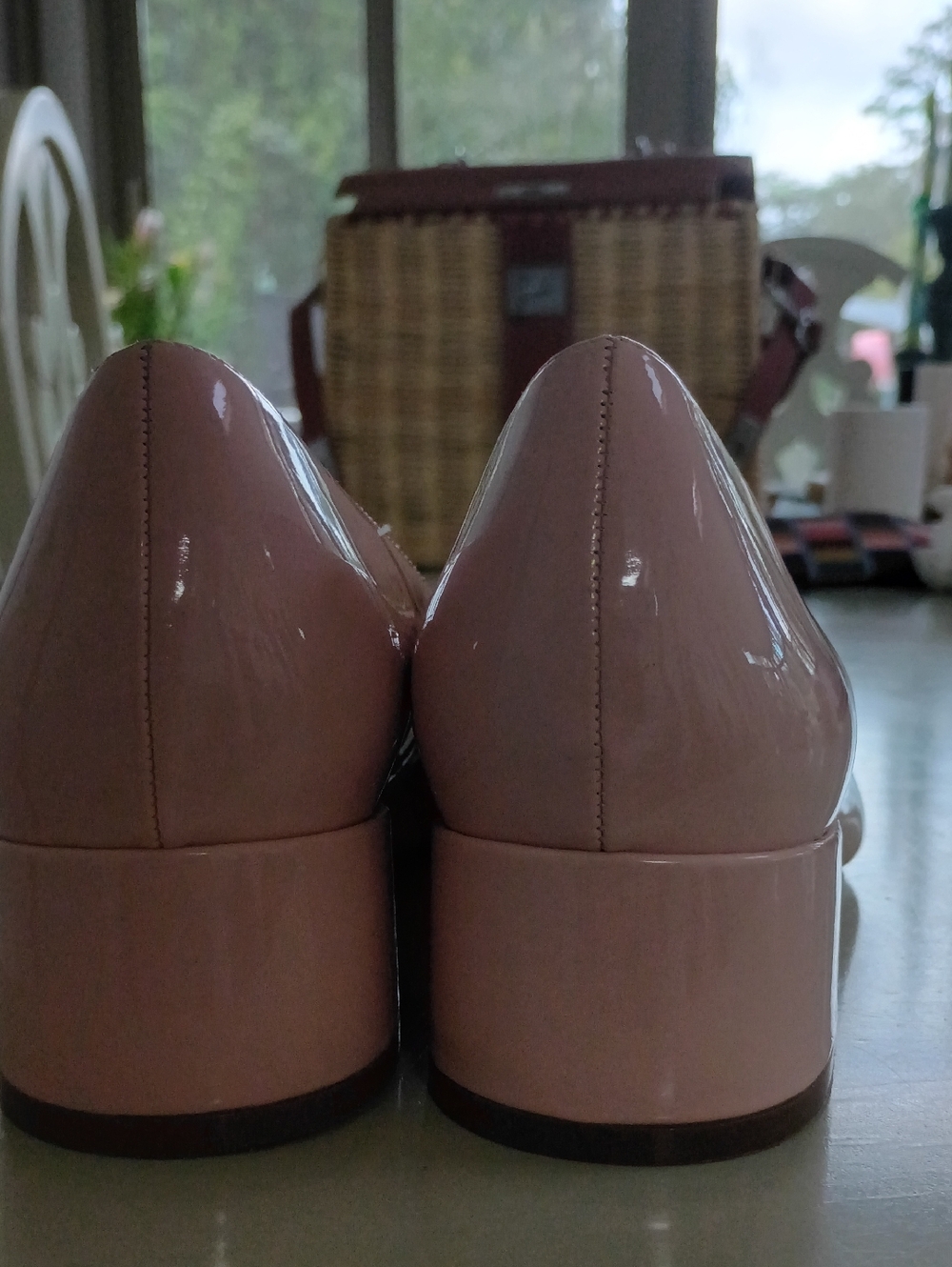 Journee Collection Pale Pink Patent Round-Toe Heels - Picture 3 of 5